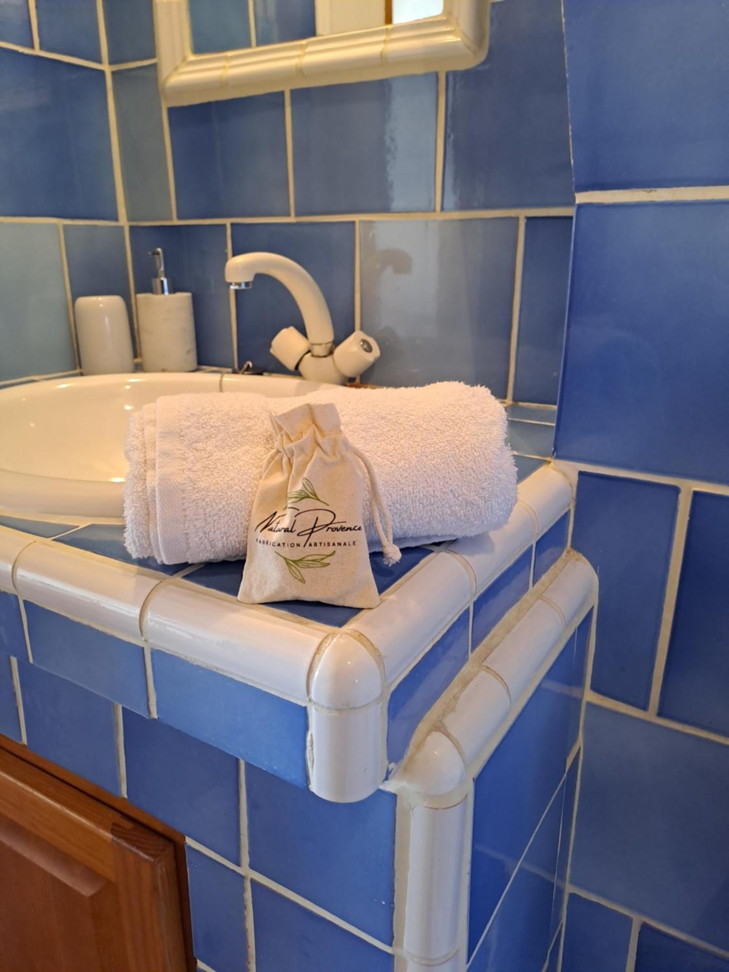 Les Roses Tremieres Bed & Breakfast Bargeme Exterior photo